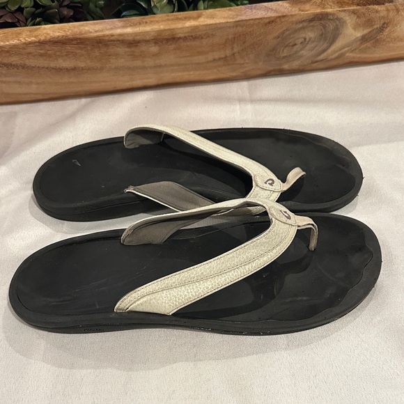 OluKai ohana Flip Flop flops sandals leather  Women’s size 12 - Picture 1 of 5